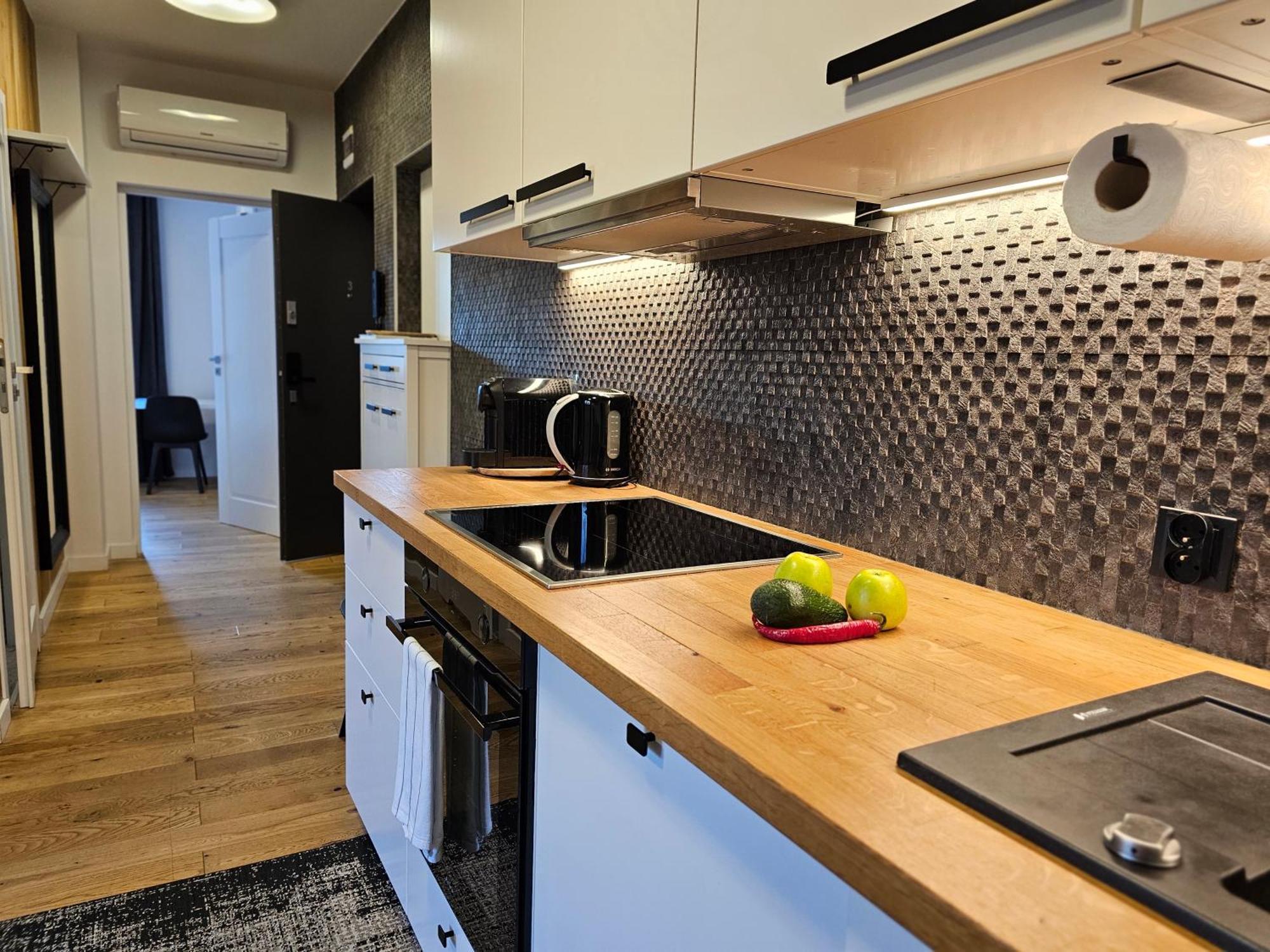 Urban Apartments Premium No 3, Free Private Parking, Self Check-In คอร์ซุฟ ภายนอก รูปภาพ