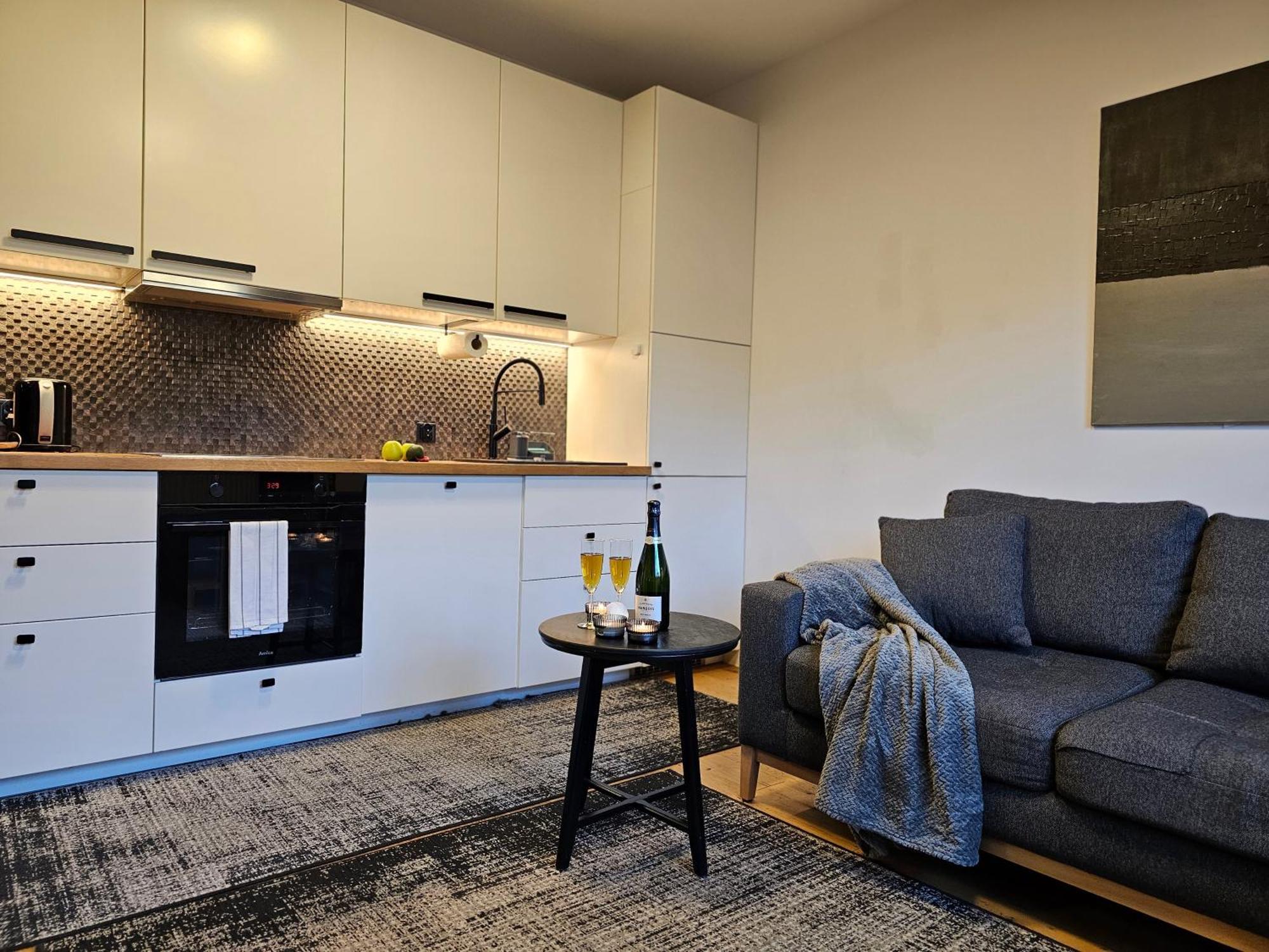 Urban Apartments Premium No 3, Free Private Parking, Self Check-In คอร์ซุฟ ภายนอก รูปภาพ